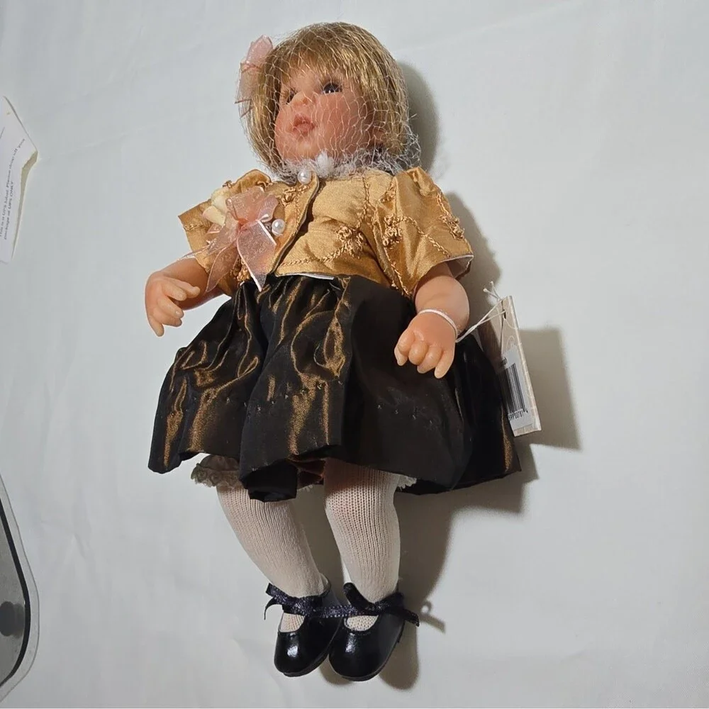 Lee Middleton Artist Studio Collection Hannah Doll Reva Schick w/ Stand COA #123